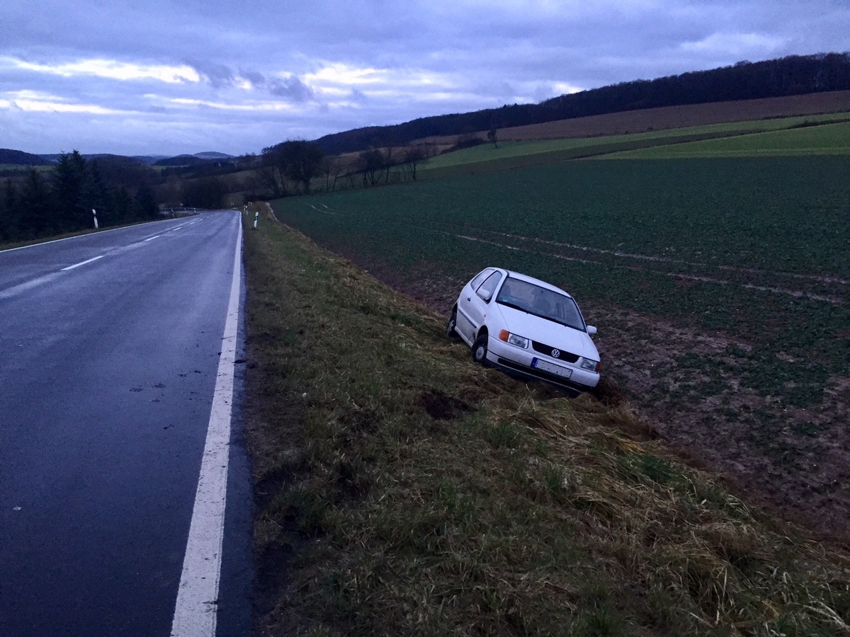 POL-PPWP: Landkreis Kaiserslautern, L372 - Örtliche Glätte führt zu Unfall