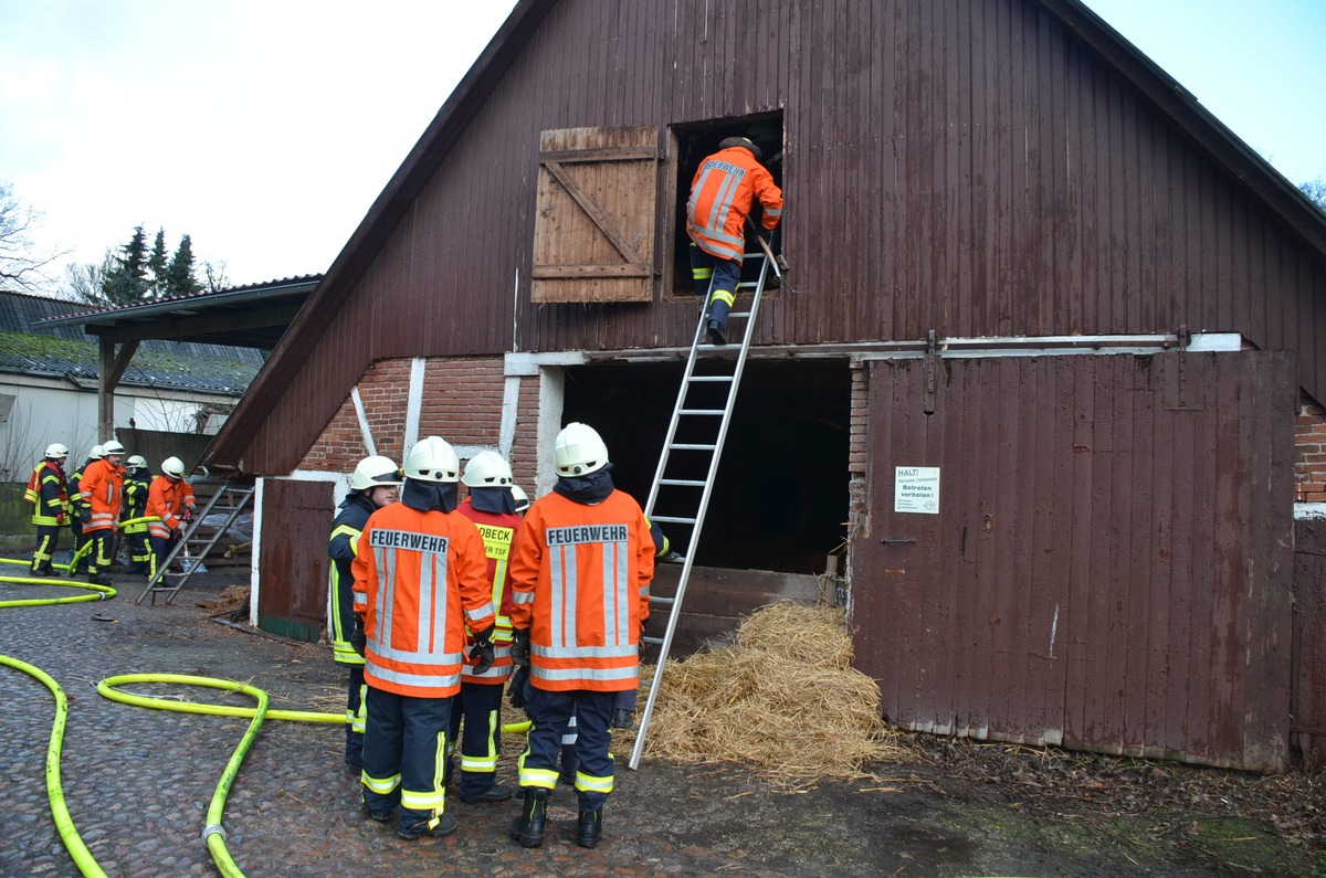 POL-STD: Großalarm für die Feuerwehren in der Samtgemeinde Apensen am frühen Morgen