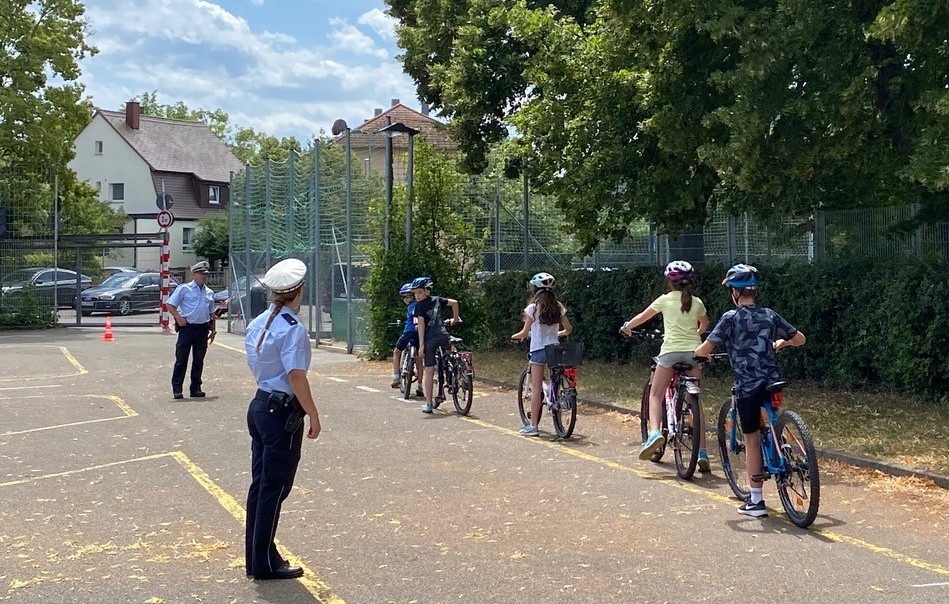 POL-LB: Radtrainings der Kreisverkehrswachten Vaihingen/Enz, Ludwigsburg und Böblingenin Kooperation mit dem Polizeipräsidium Ludwigsburg - Anmeldungen noch möglich!