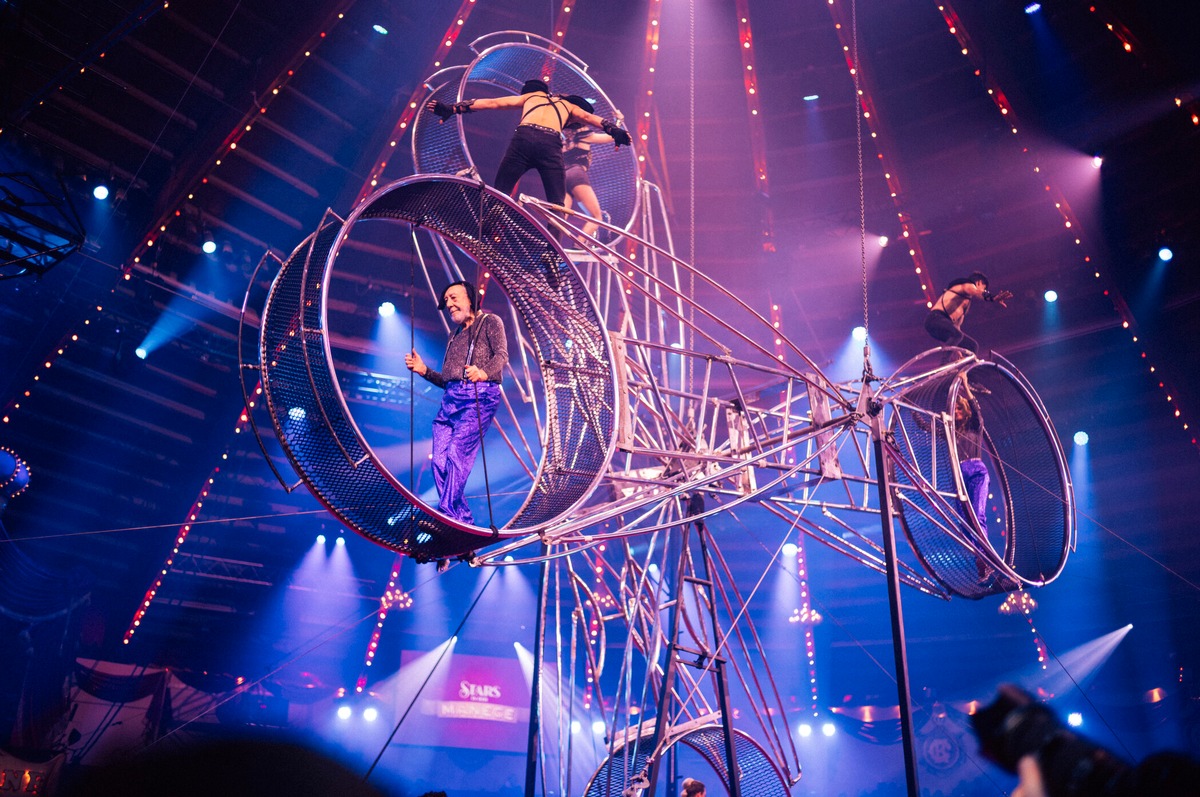 Was macht Dieter Hallervorden im Teufelsrad? Jana Ina Zarrella und Jörg Pilawa laden zu &quot;Stars in der Manege&quot; am Freitag in SAT.1