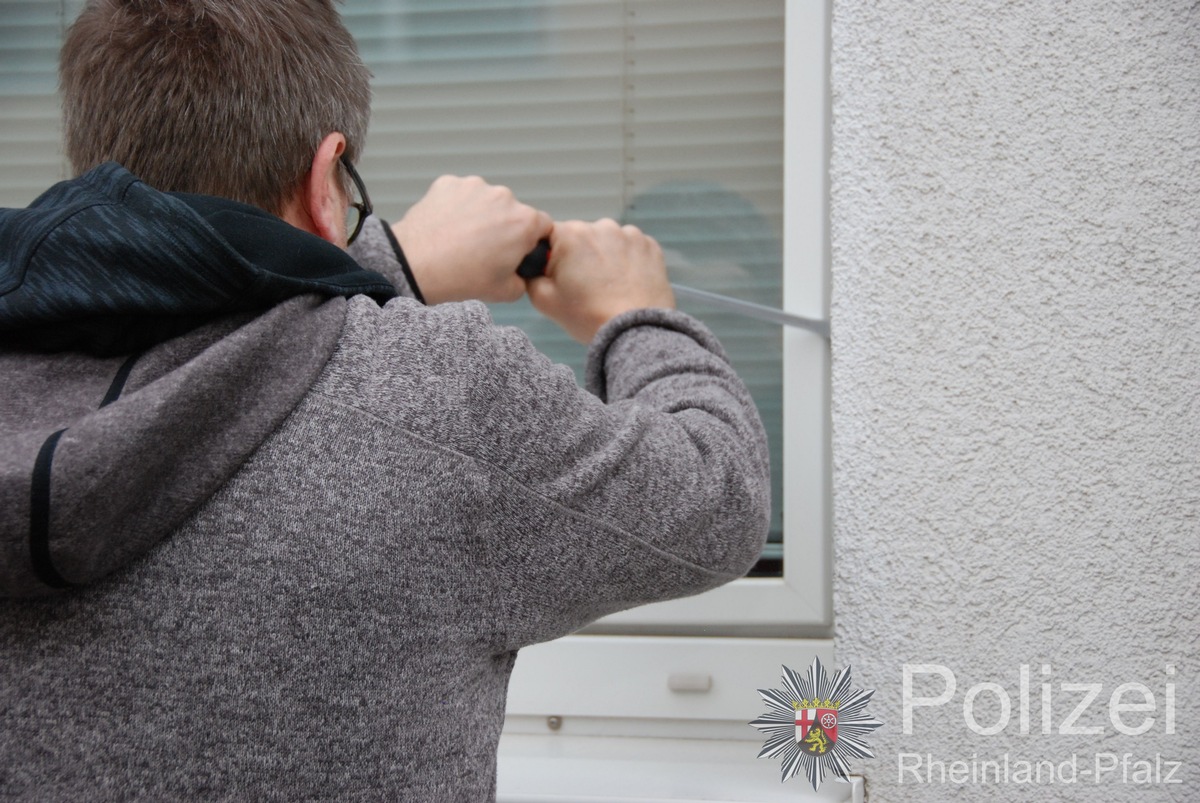 POL-PPTR: Einbrecher scheitern an Fenster