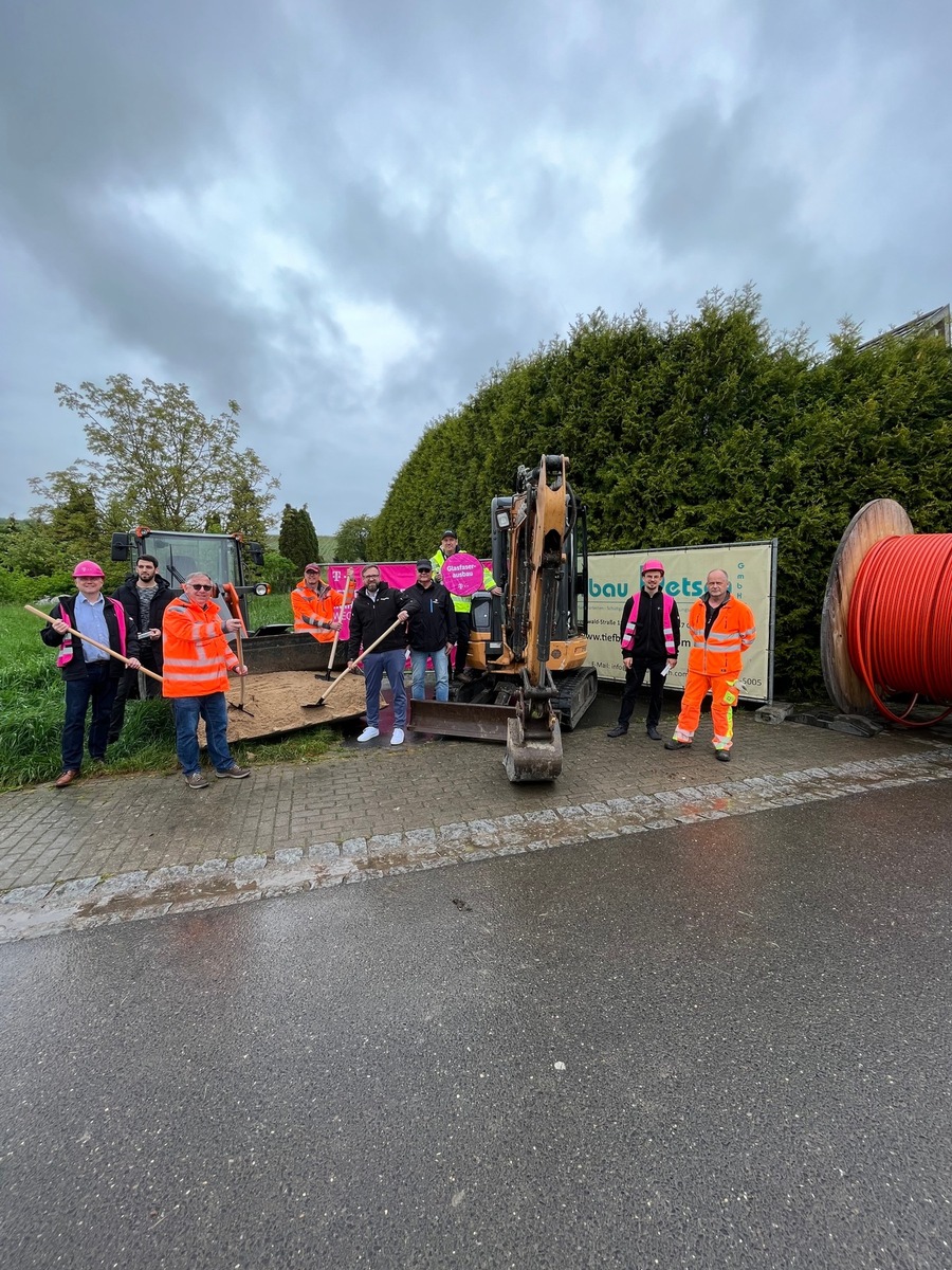 Telekom startet Glasfaser-Ausbau in Markt Eisenheim