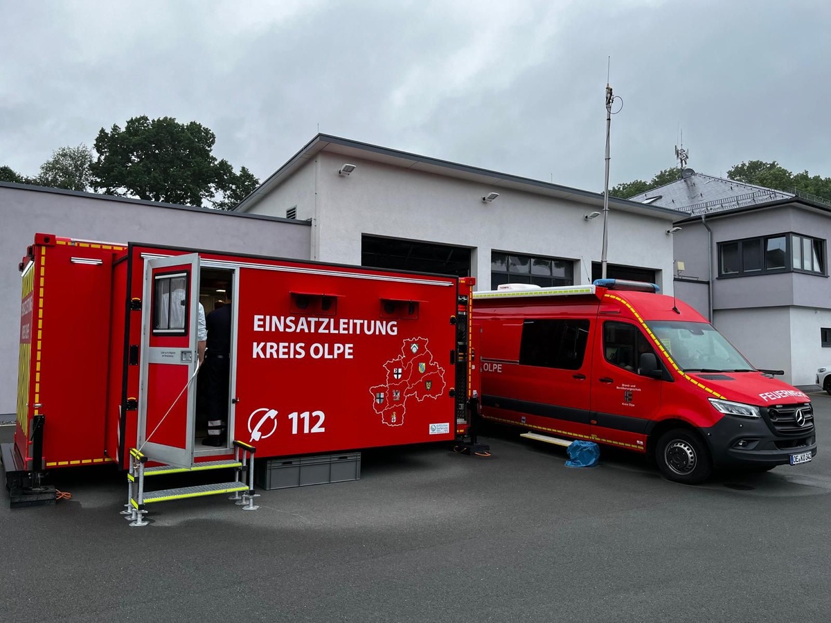 FW-OE: Führungskräfte von Feuerwehr und Hilfsorganisationen arbeiteten Hand in Hand