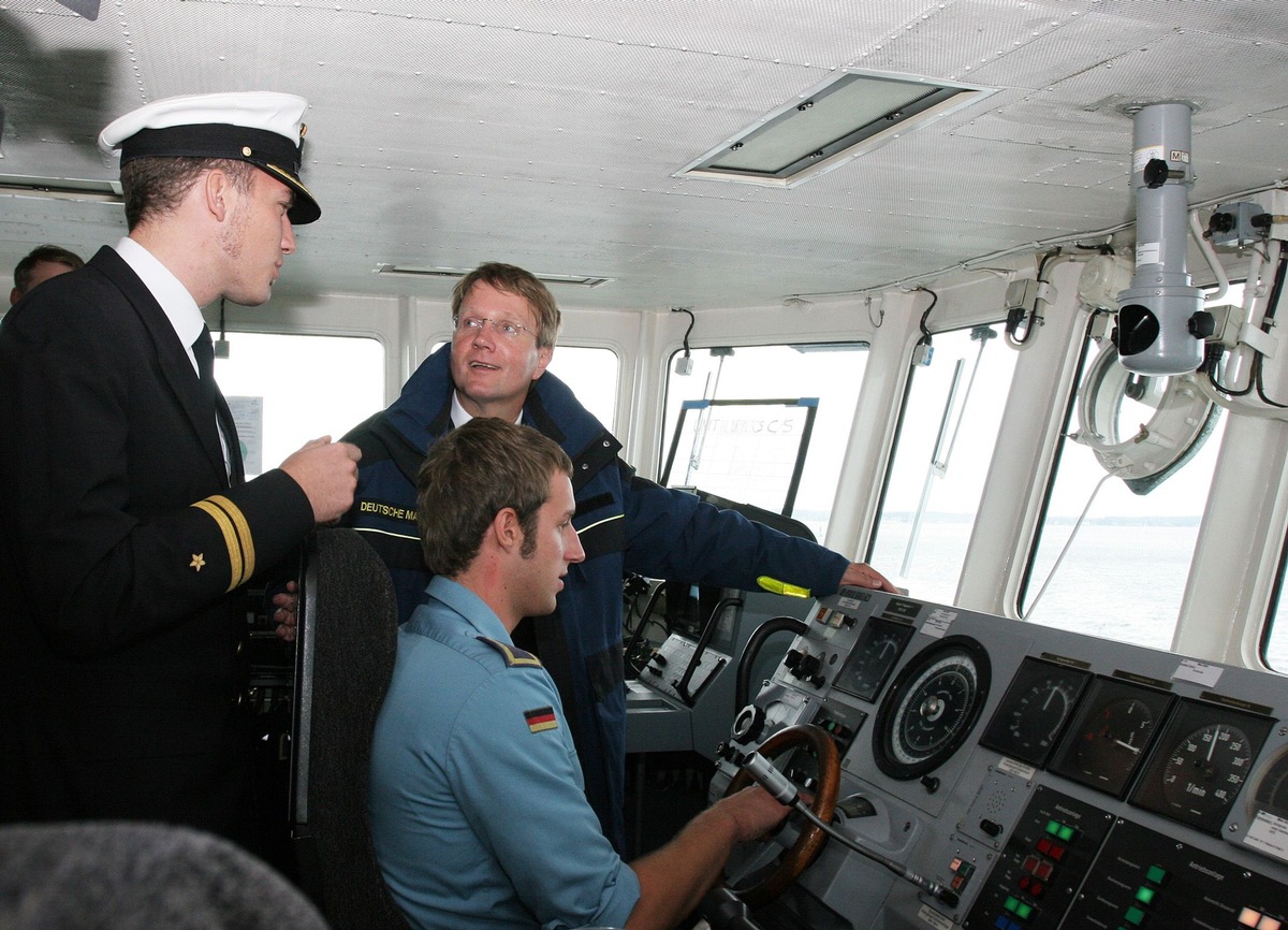 Deutsche Marine: Pressemeldung - CDU-Generalsekretär zu Besuch bei der Marine