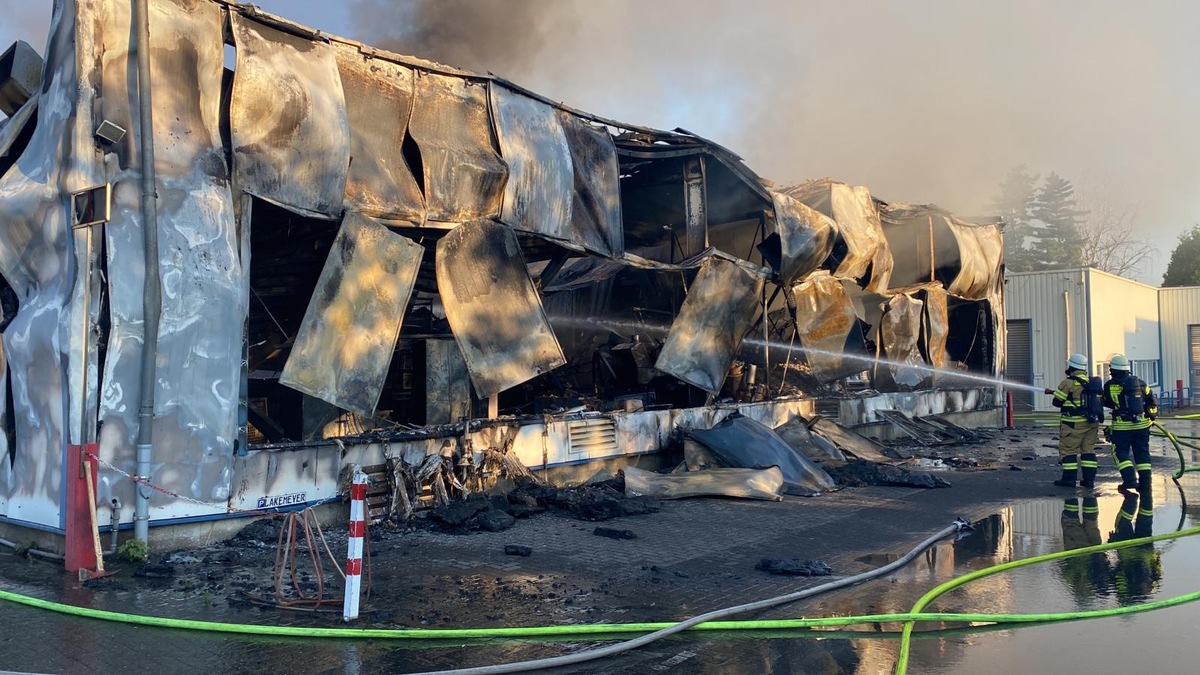 POL-ME: Lagerhallenbrand in Haan: Ermittlungen zur Brandursache dauern an - Haan - 2207020