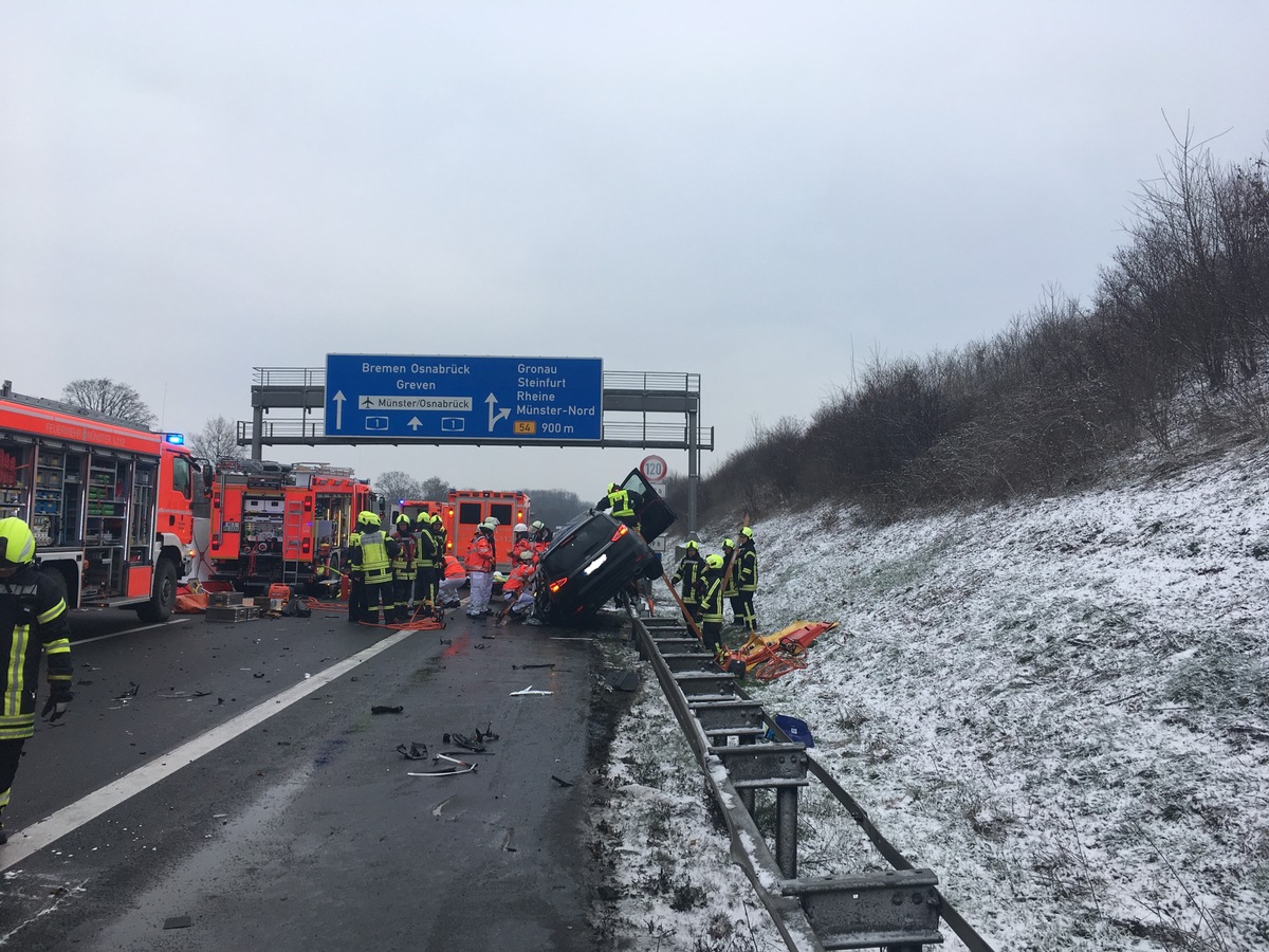 POL-MS: Über Eisplatte geschleudert und überschlagen - Autofahrer auf der A 1 schwer verletzt