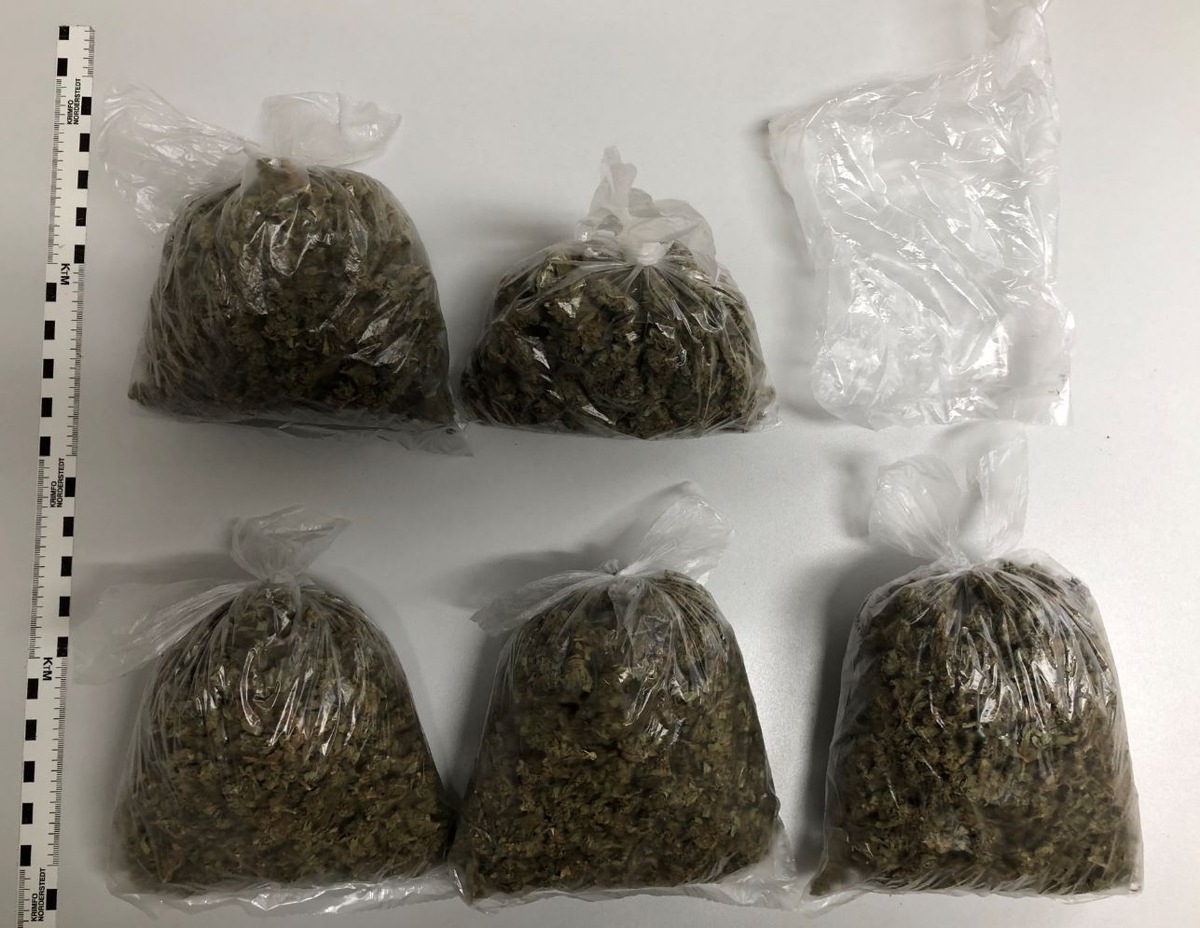 POL-BN: Bonn-Tannenbusch: 22-Jähriger flüchtete vor Streifenwagen - Rund 500 Gramm Marihuana sichergestellt