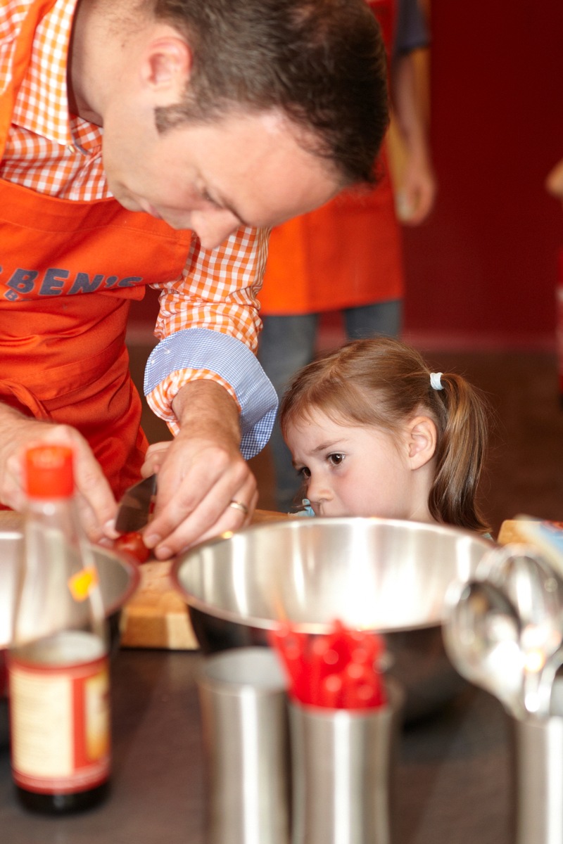 Befragung der Initiative Ben&#039;s Beginners: Das soziale Lagerfeuer darf nicht ausgehen: Familien wünschen sich mehr Zeit zum gemeinsamen Kochen und Essen