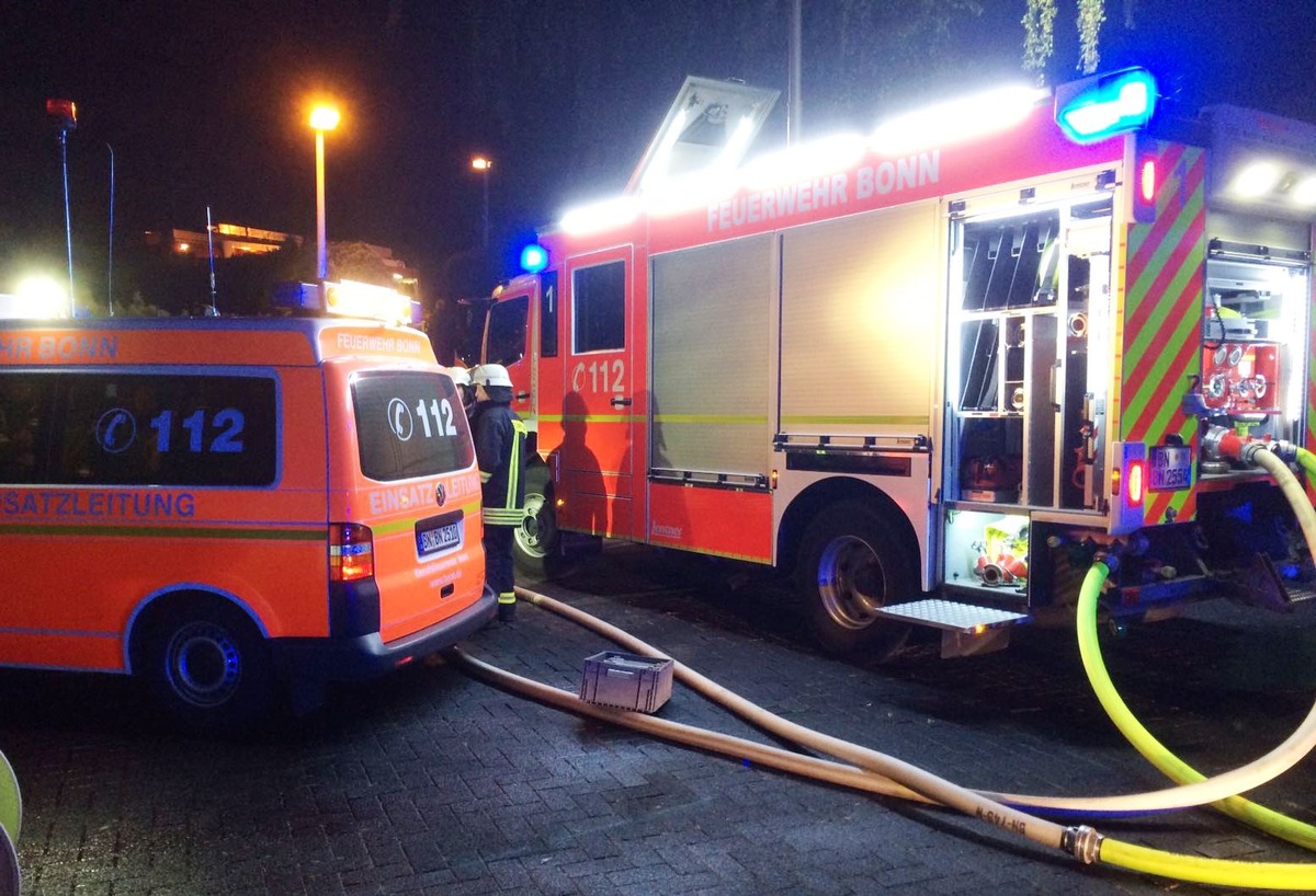 FW-BN: Dachstuhlbrand in Bonn-Lengsdorf - Personen kamen nicht zu Schaden.