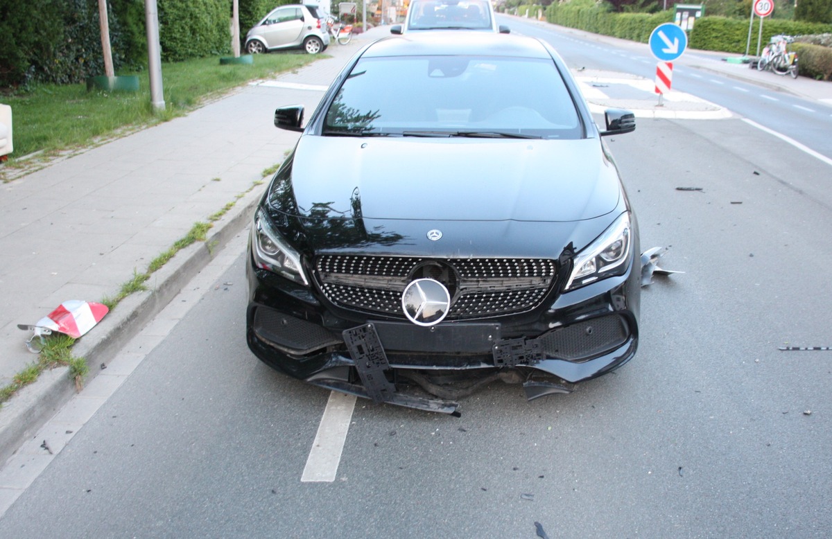 POL-BI: Zeugen nach Unfall mit Verkehrsinsel gesucht