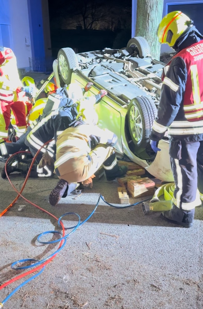 FW-GE: Schwerer Verkehrsunfall mit eingeklemmter Person