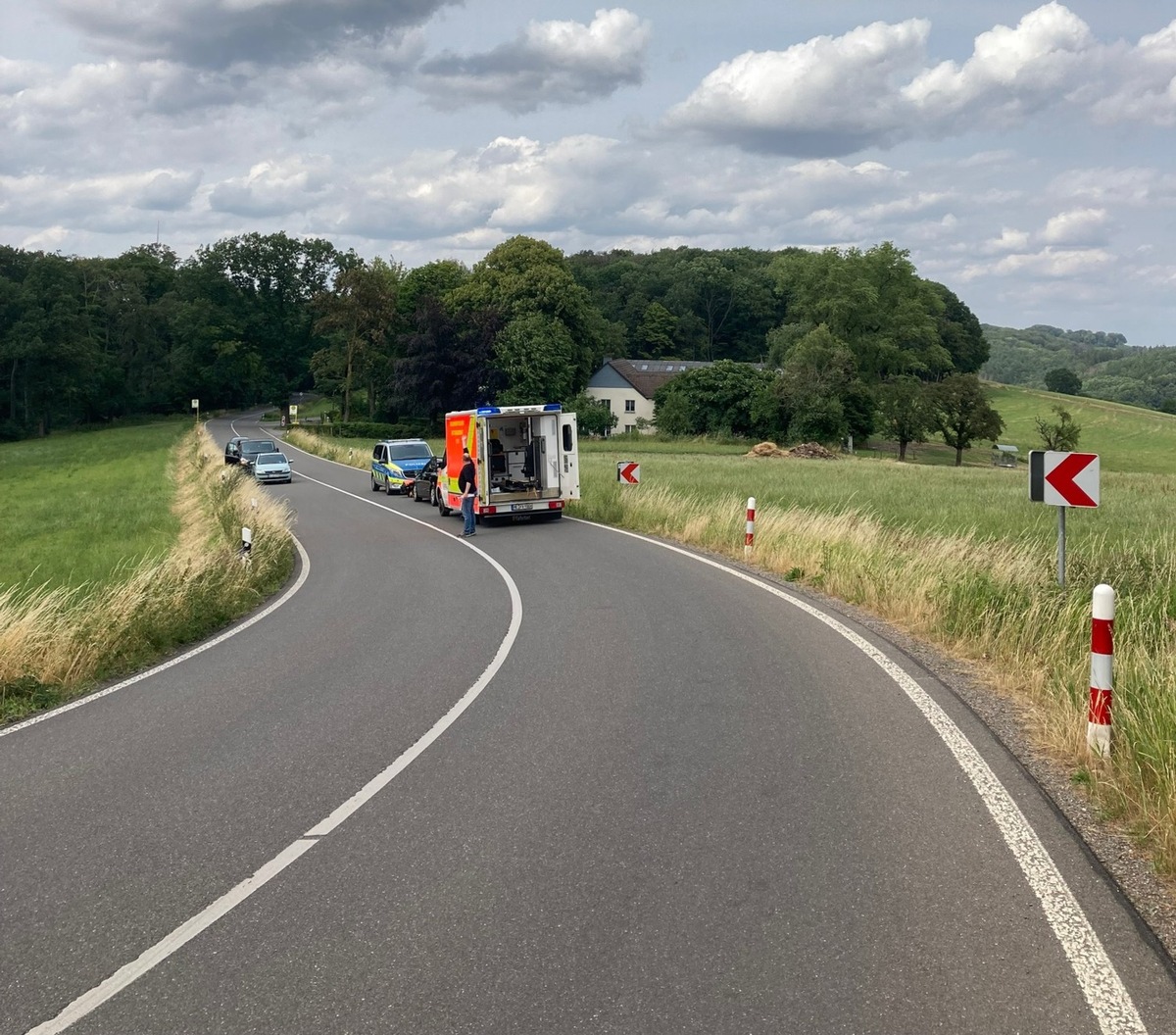 POL-ME: 22-jähriger Motorradfahrer bei Alleinunfall schwer verletzt - Velbert - 2307007