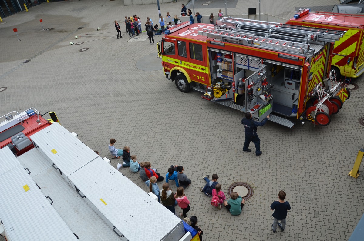 FW Ratingen: Aktion &quot;Feuerwehr macht Schule&quot; in Ratingen