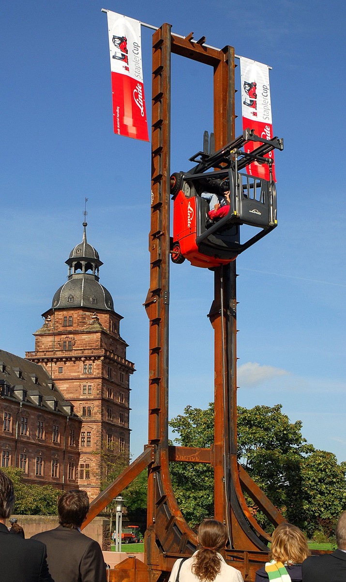 Deutschlands Meisterstapler 2007 gesucht	/ Die 80 stärksten Fahrer starten am Wochenende beim Finale in Aschaffenburg