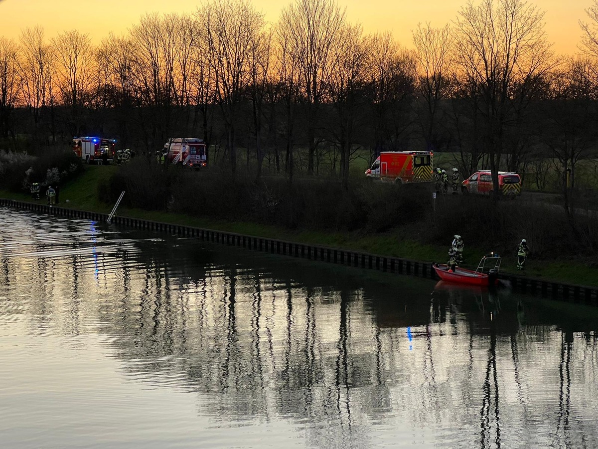 FW Hünxe: Personensuche im Wasser