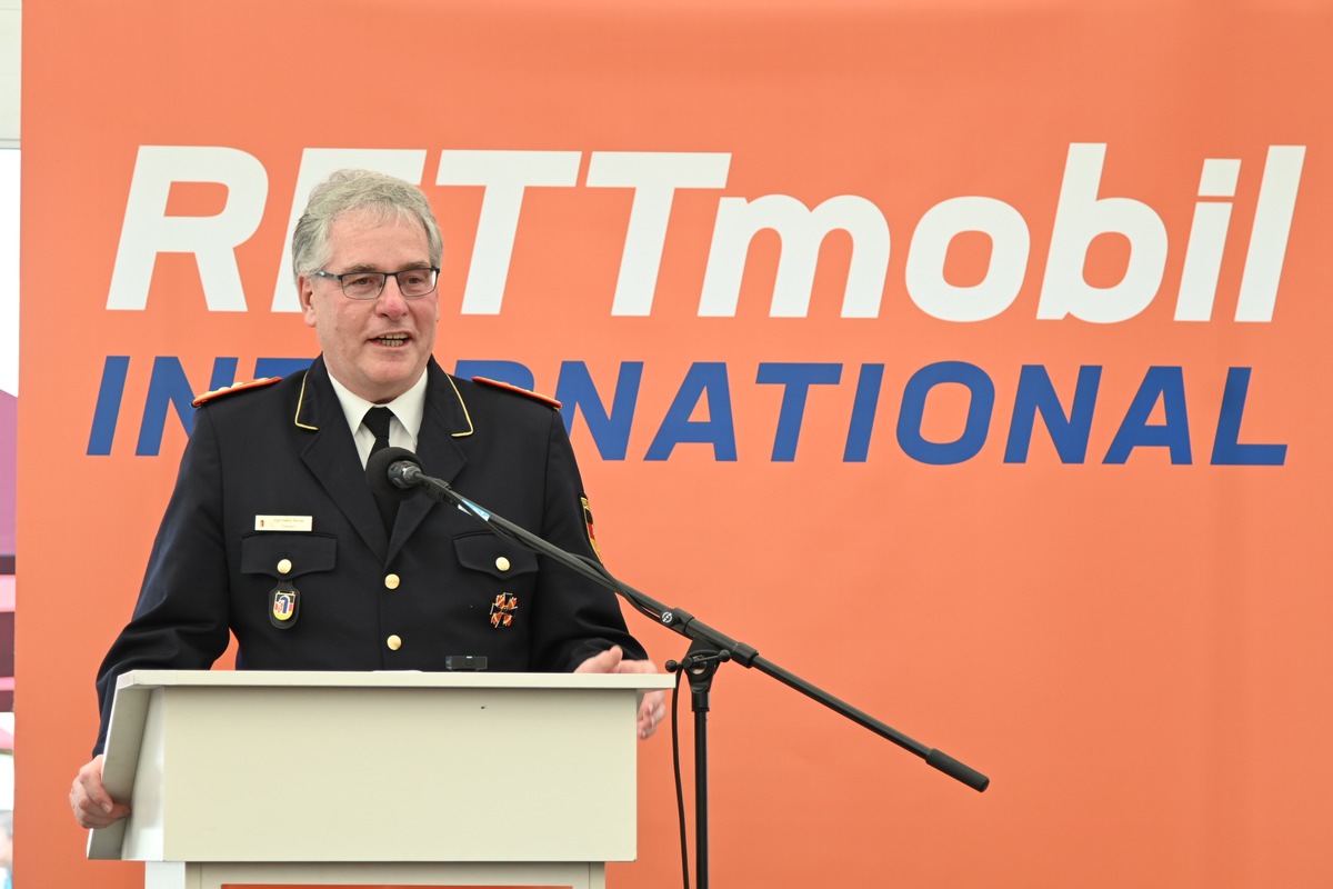 DFV-Präsident: &quot;RETTmobil International ist wichtiger Baustein der Zusammenarbeit der Blaulichtorganisationen&quot; / Messe für Rettung und Mobilität in Fulda eröffnet / Stiftungssymposium am Donnerstag