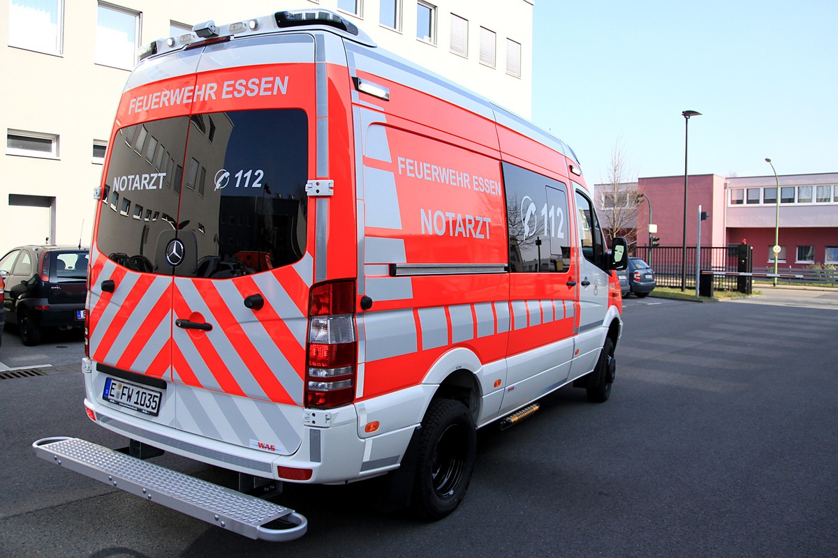 FW-E: Kaum zu glauben: Rettungswagen wird zum &quot;Mattenklopfer&quot;