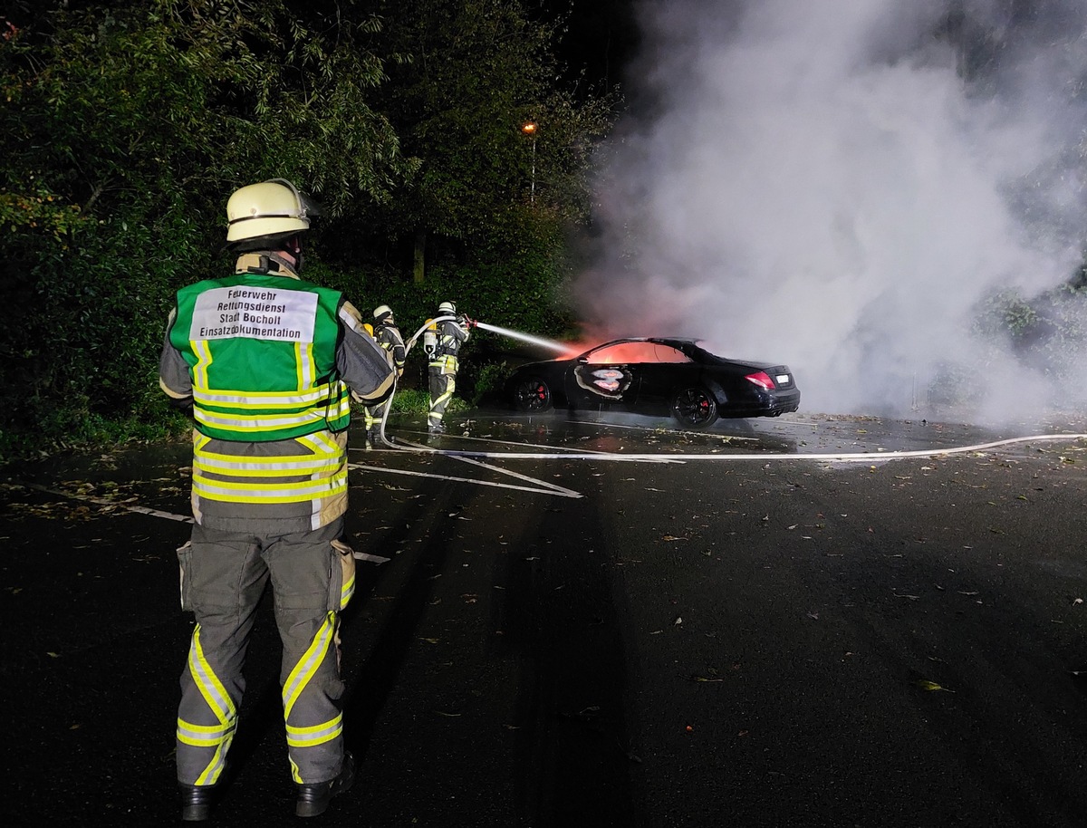 FW Bocholt: Fahrzeugbrand