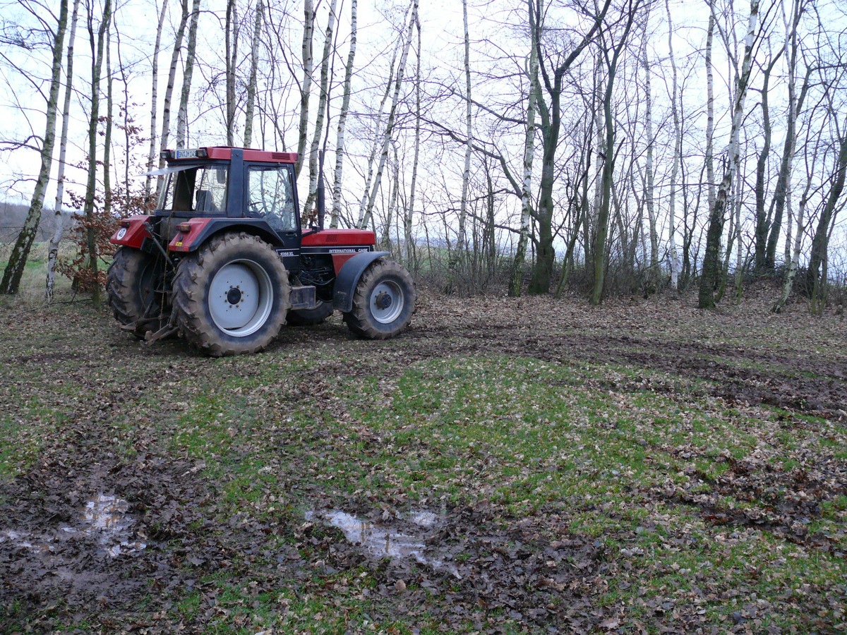 POL-DN: Nächtlicher Ausflug mit Traktor