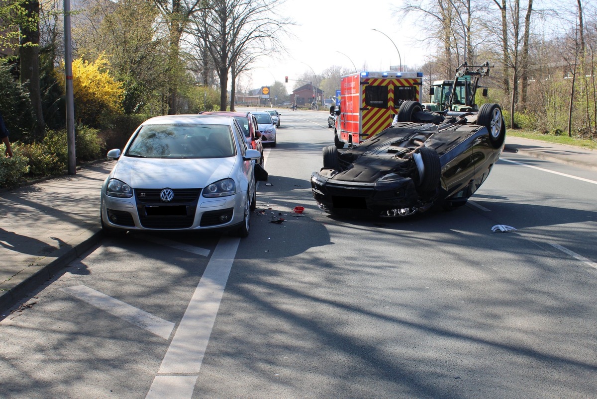 POL-MI: Auto landet auf dem Dach