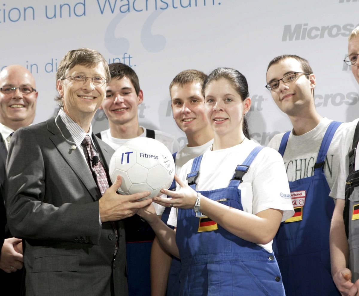 Bill Gates warnt vor digitaler Spaltung in Industrieländern / Microsoft-Gründer gibt Startschuss für bundesweite Initiative &quot;IT-Fitness&quot; zur Qualifizierung von vier Millionen Menschen bis 2010