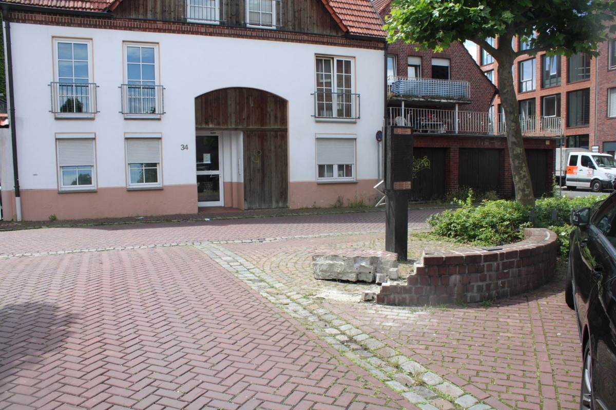 POL-COE: Lüdinghausen Hermannstraße/ Mauer beschädigt und geflüchtet