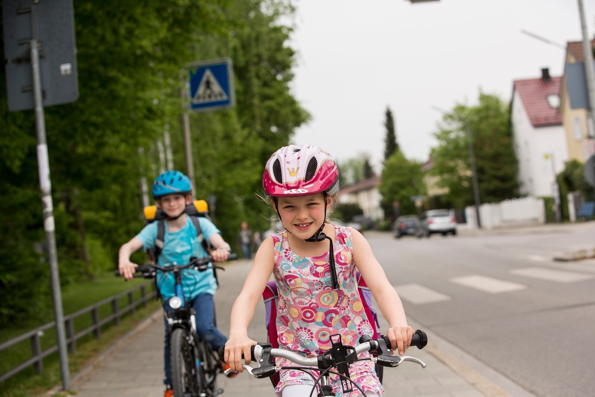 Ohne Helm nicht aufs Fahrrad setzen / ADAC: Kopfschutz kann schwere Verletzungen reduzieren