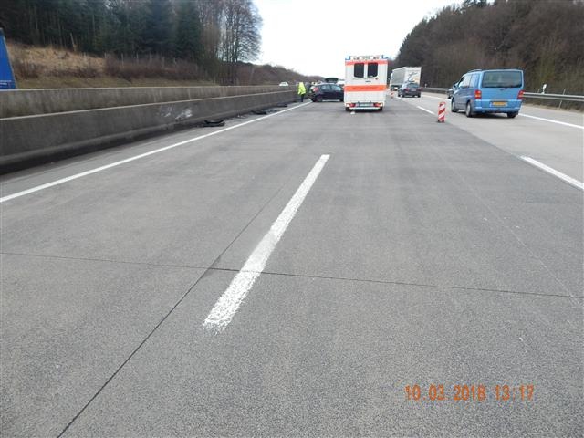 POL-VDKO: Verkehrsunfall mit einer schwerverletzten Person