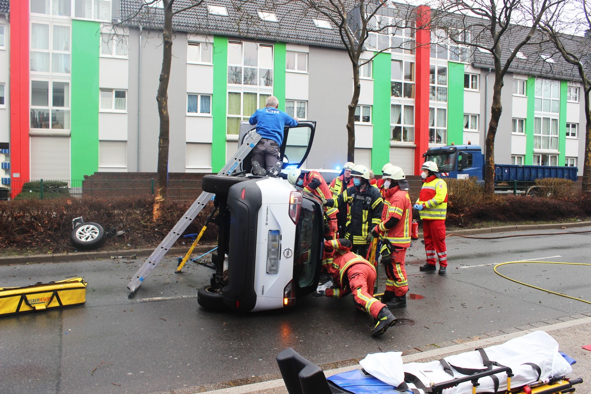 POL-ME: Schwerer Verkehrsunfall auf der Heiligenhauser Straße - Velbert - 2103070