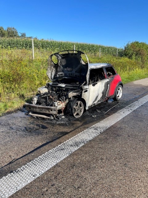 POL-DEL: Autobahnpolizei Ahlhorn: Pkw-Brand auf der Autobahn 29 im Bereich der Gemeinde Großenkneten