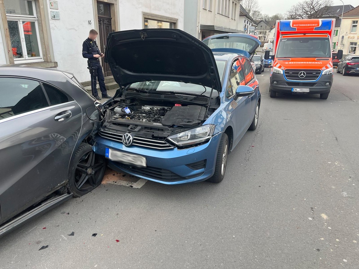 FW-EN: Verkehrsunfall auf der Frankfurter Straße