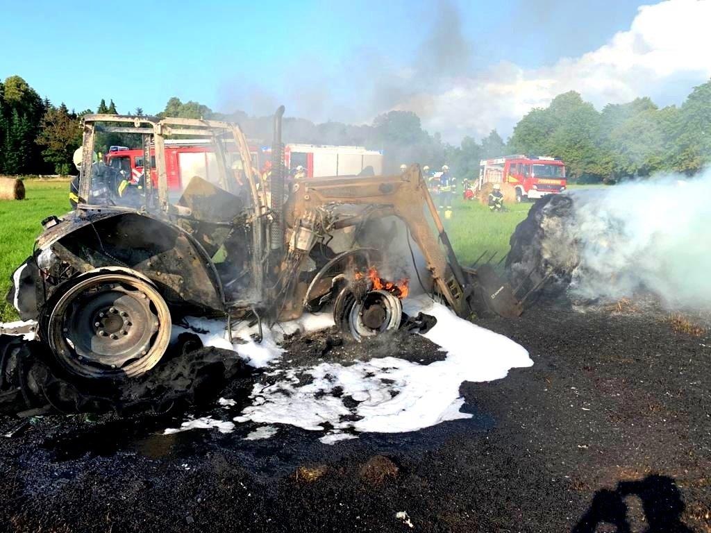 POL-NB: Brand eines Traktors auf einer Wiese bei Gladrow (LK V-G)