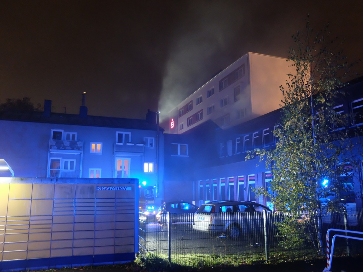 FW-GE: Brand in Sparkasse