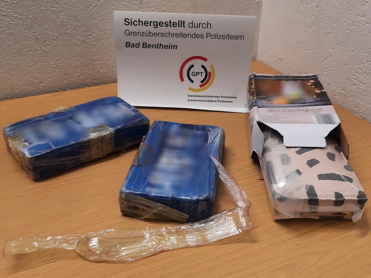 BPOL-BadBentheim: Rund 3,5 Kilo Kokain im Wert von circa 260.000 Euro beschlagnahmt / Deutsch-Niederländisches Polizeiteam nimmt mutmaßlichen Drogenkurier fest