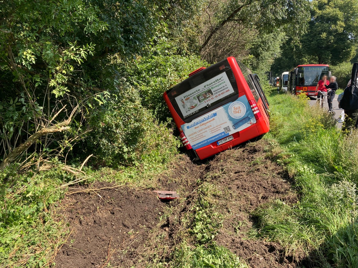 POL-NE: Zehn Verletzte nach Unfall mit Linienbus