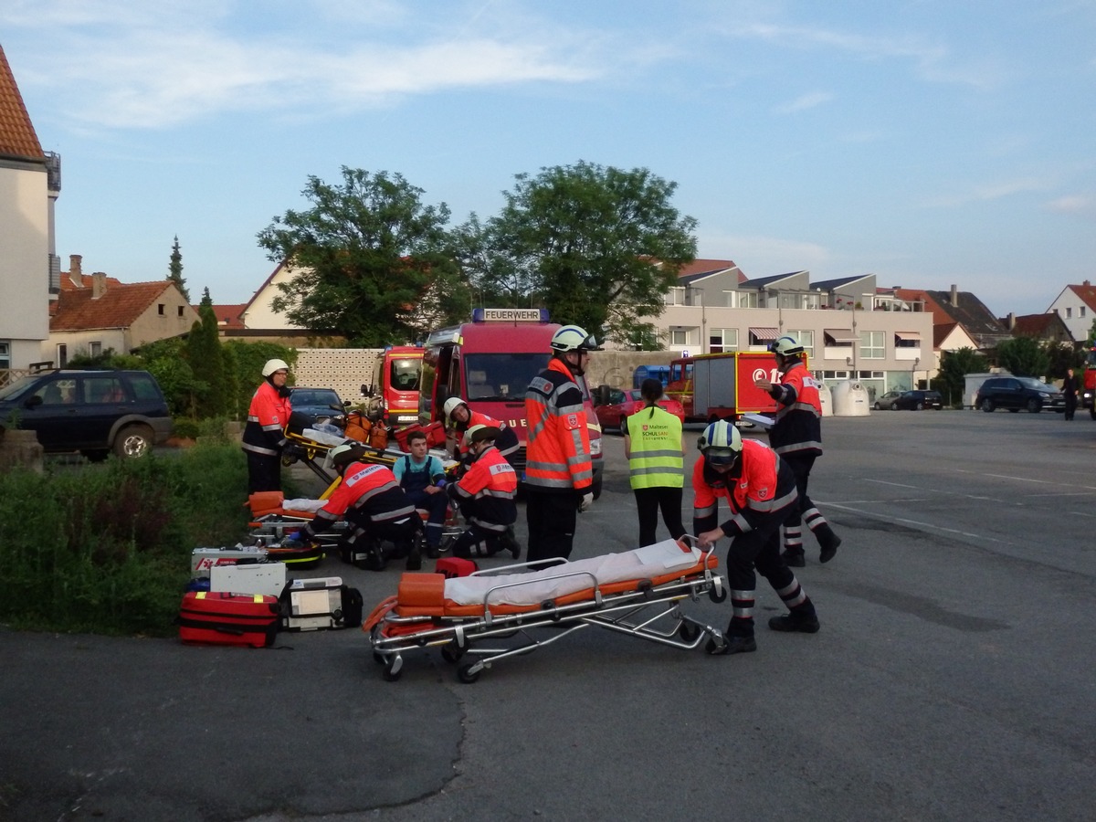 FW Lage: Gemeinsame Übung der Löschzüge Kachtenhausen und Lage sowie dem Malteser Hilfsdienst am Montag, dem 06.06.2016