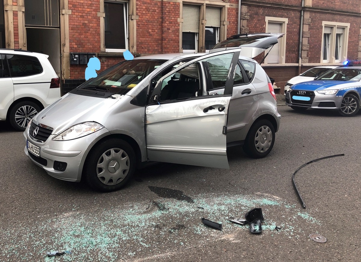 POL-PDPS: Verkehrsunfall mit verletzter Person und hohem Sachschaden