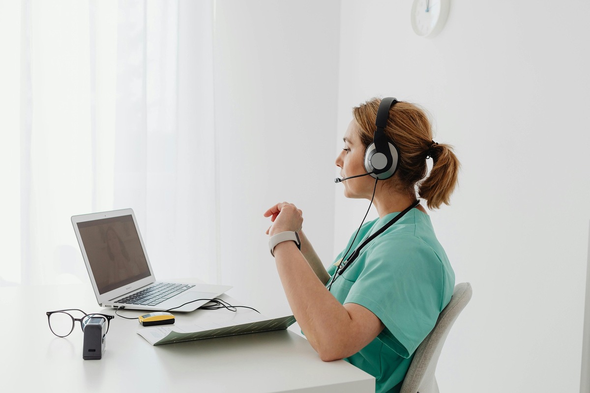 Digitale Sprechstunde und internen Austausch im Gesundheitswesen sicher gestalten