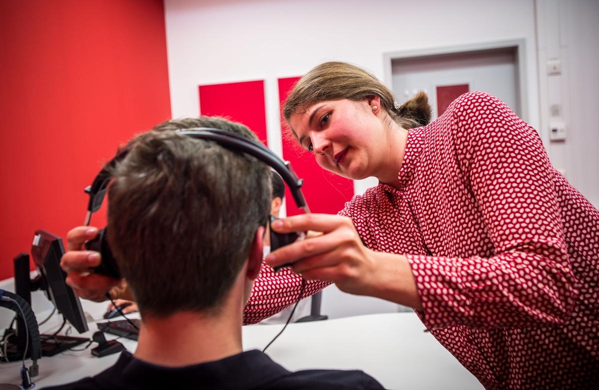 Duale Ausbildung in der Hörakustik / Handwerk mit viel Hightech und Beratung