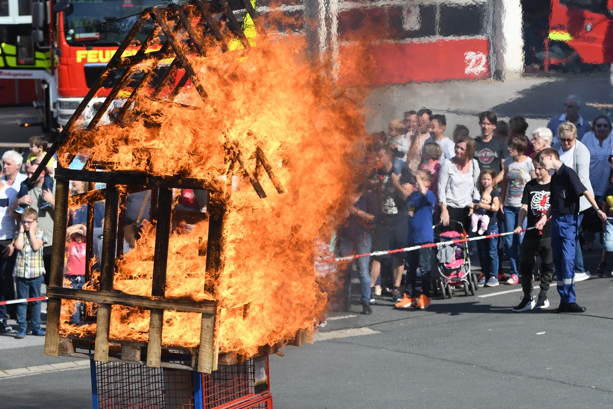 FW Menden: Feuerwehrfest am Ziegelbrand - ein toller Tag für Groß und Klein