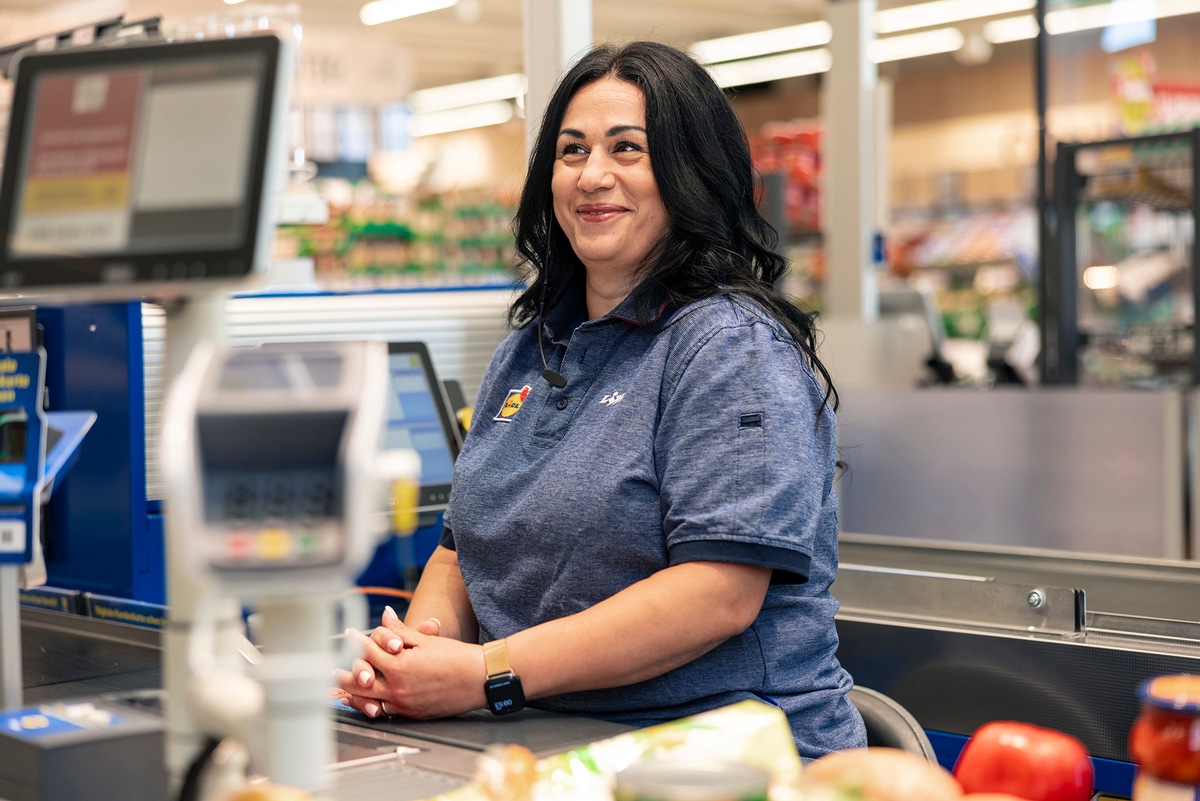 Höhere Mindestlöhne und deutliche Lohnerhöhung bei Lidl Schweiz / Einzige Sozialpartnerschaft im Discount-Bereich