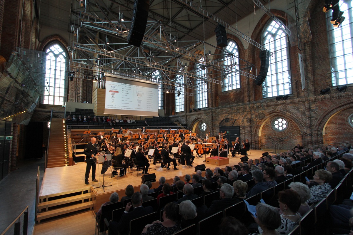 POL-NB: 27. Benefizkonzert mit mehr Spenden und vielen Geigen