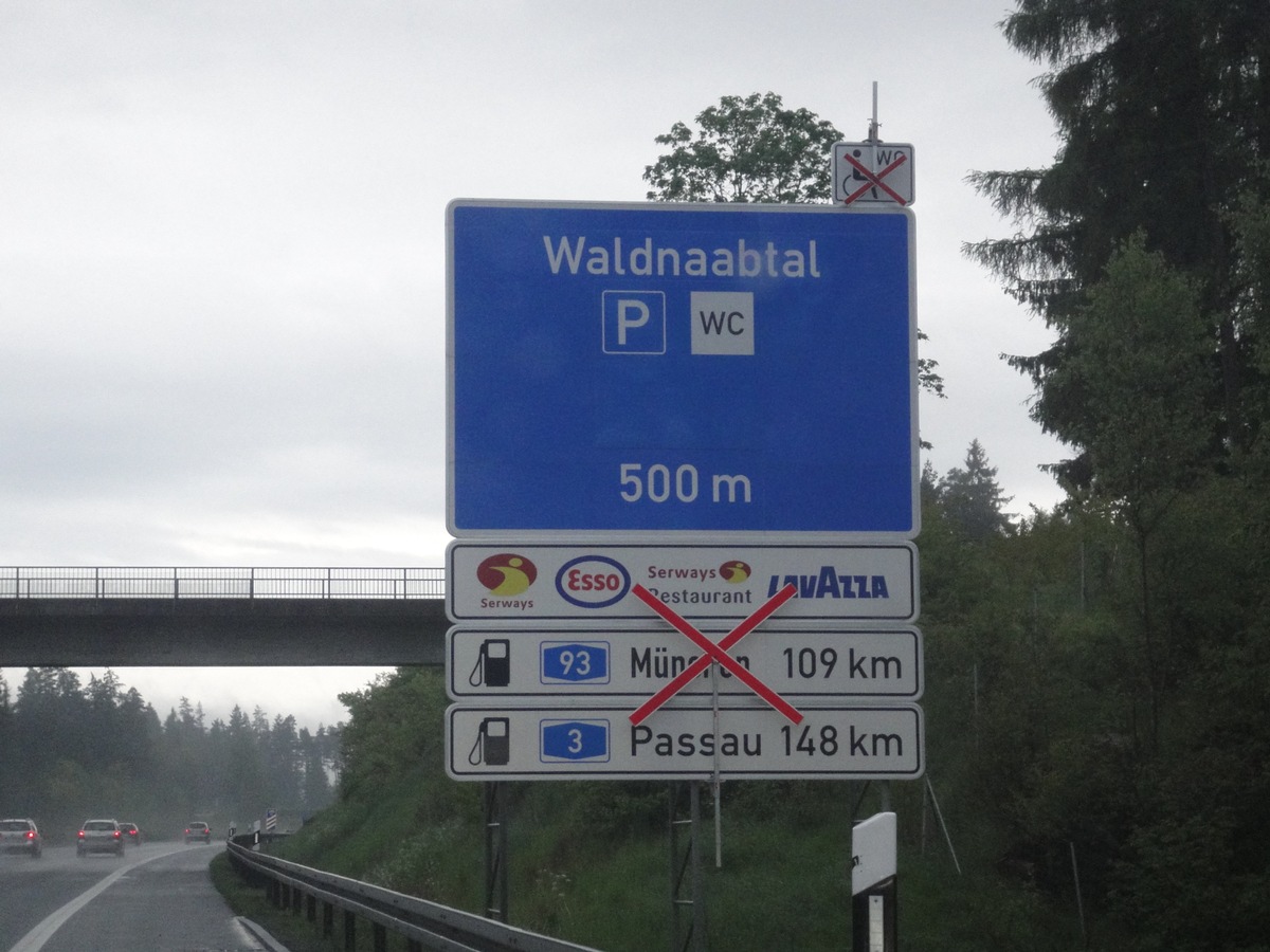 &quot;Abzocke&quot;: Schon wieder Streit bei Tank&amp;Rast Autobahn-Raststätte Waldnaabtal / Verbrauchertäuschung durch rechtswidrige und irreführende Beschilderung (FOTO)