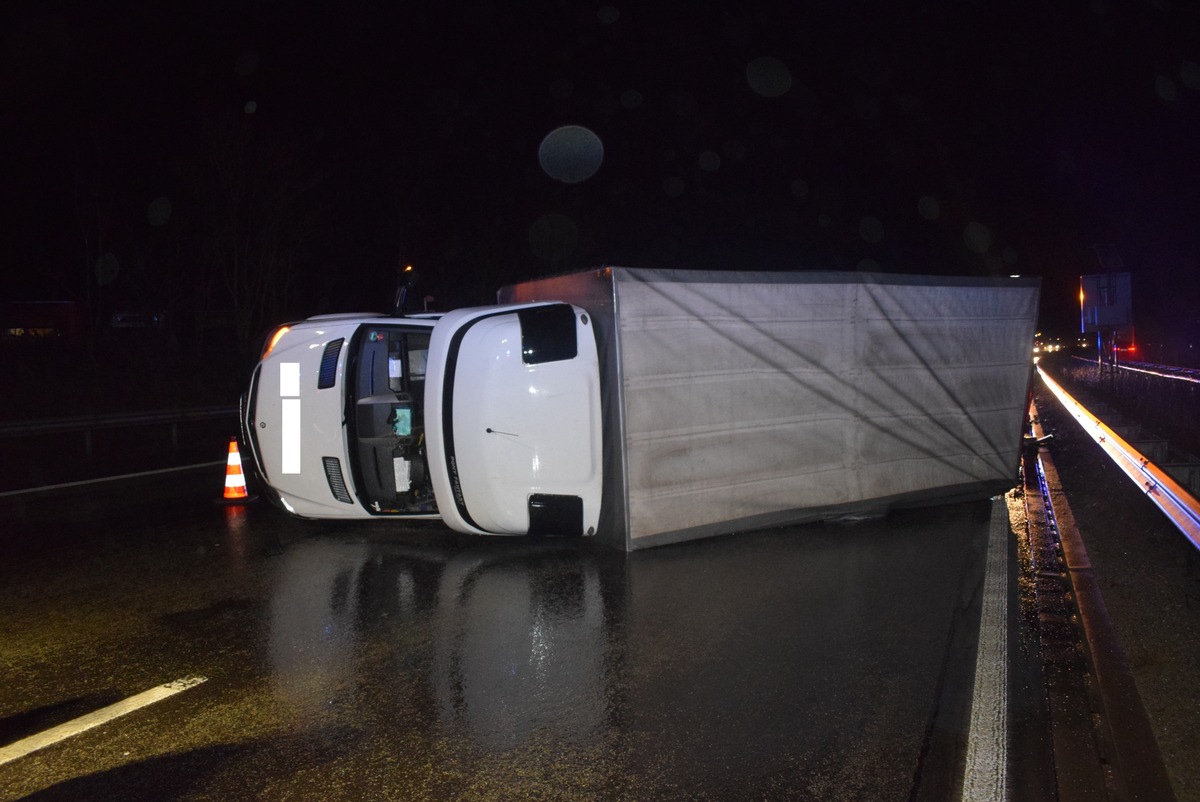 POL-PDKL: A6/Wattenheim, Kleintransporter kippt um