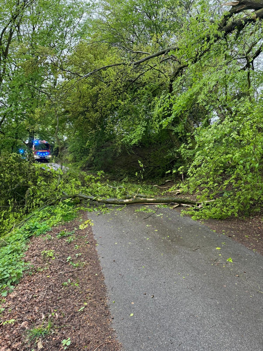 FW-EN: Wetter - ungemütliche Wetterlage bringt der Feuerwehr Wetter (Ruhr) vier Einsätze