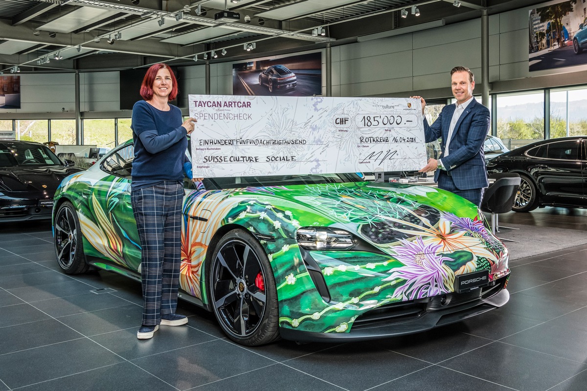 L&#039;asta della Porsche Taycan Artcar raccoglie 200.000 dollari per una buona causa