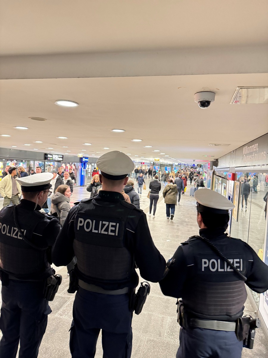 BPOL-HB: Einsatz der Bundespolizei anlässlich der An- und Abreisen zur Fußballbegegnung in der 1. Bundesliga Werder Bremen gegen VFL Wolfsburg. Fazit der Einsatzleitung fällt positiv aus.