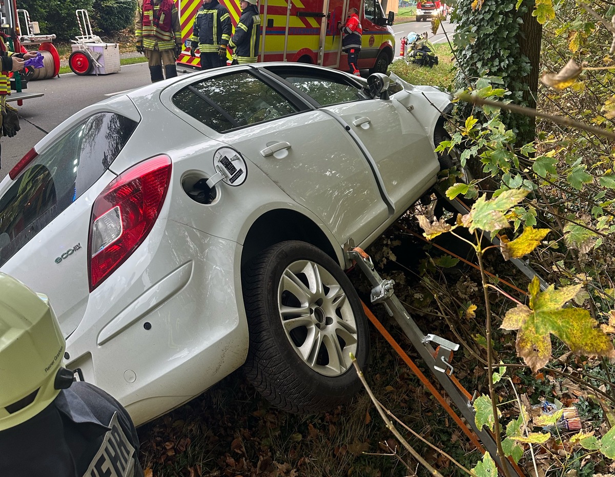 FW-OLL: Verkehrsunfall auf der Wildeshauser Straße: Feuerwehr befreit eingeschlossene Person