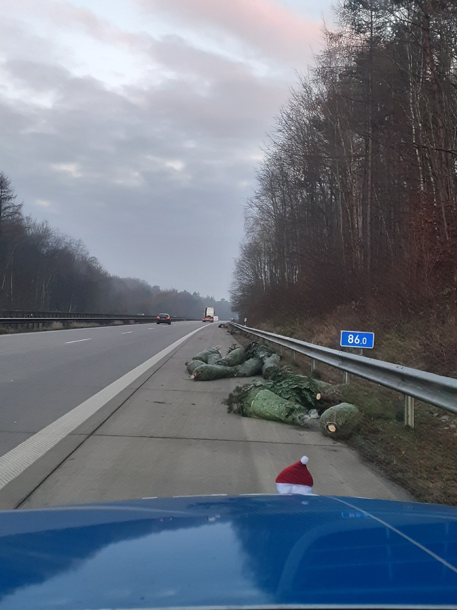 POL-CUX: Weihnachtsstimmung auf der BAB27 (Lichtbild in der Anlage)