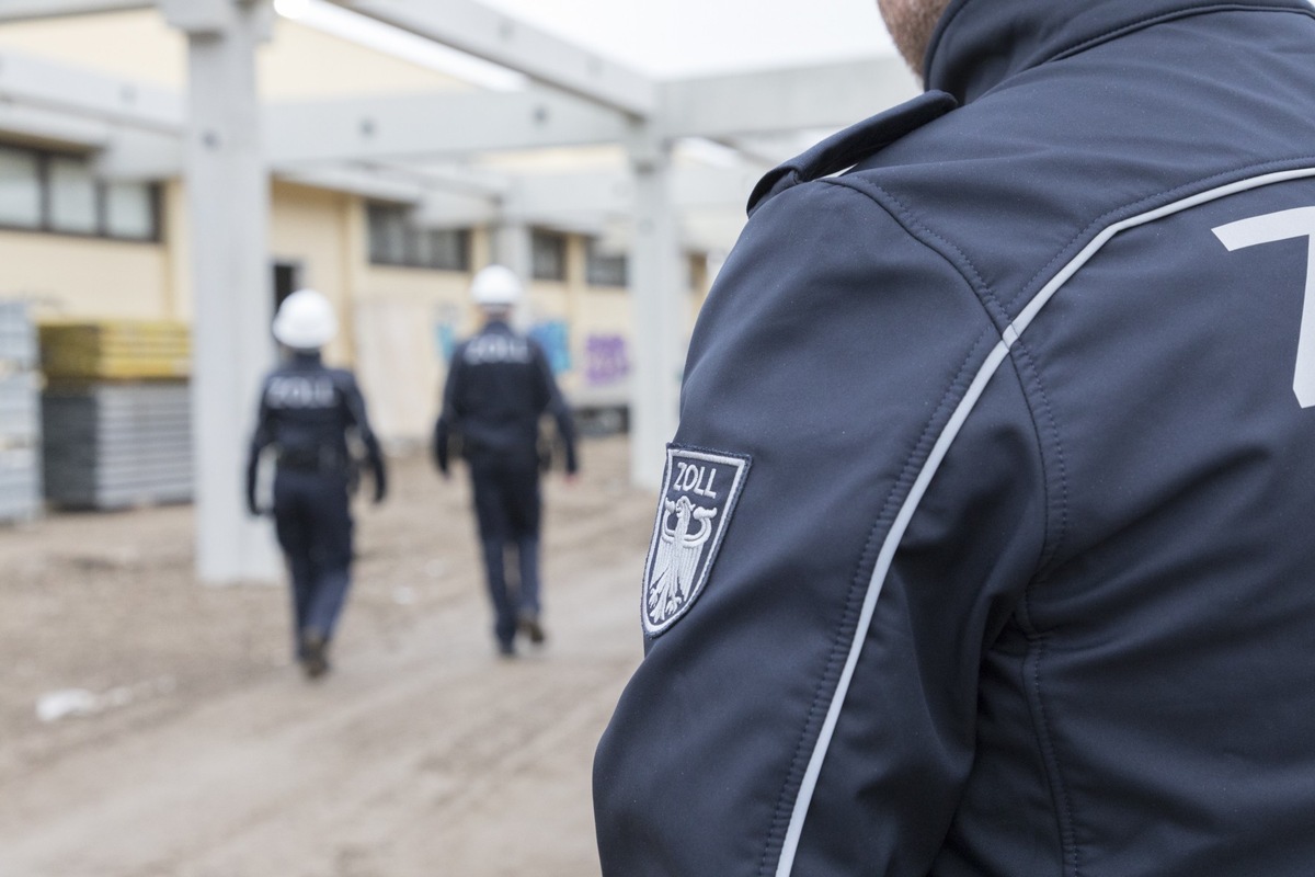 HZA-HH: Bauarbeiter flüchtet vor Zollkontrolle / Hauptzollamt Hamburg überprüft 122 Arbeitnehmer auf Baustellen